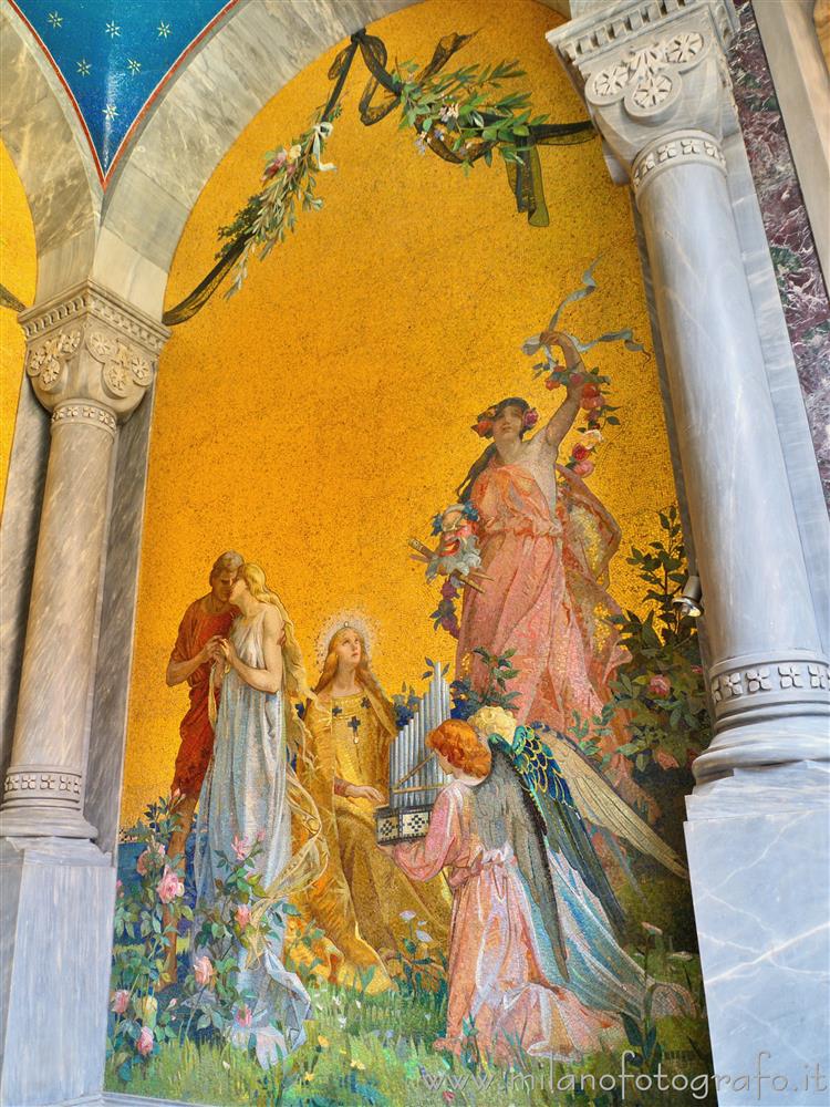 Milano - Mosaici sulla parete interna destra della cripta di Casa Verdi